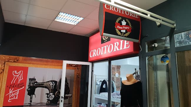 Intrarea atelierului de croitorie Elena Negrei